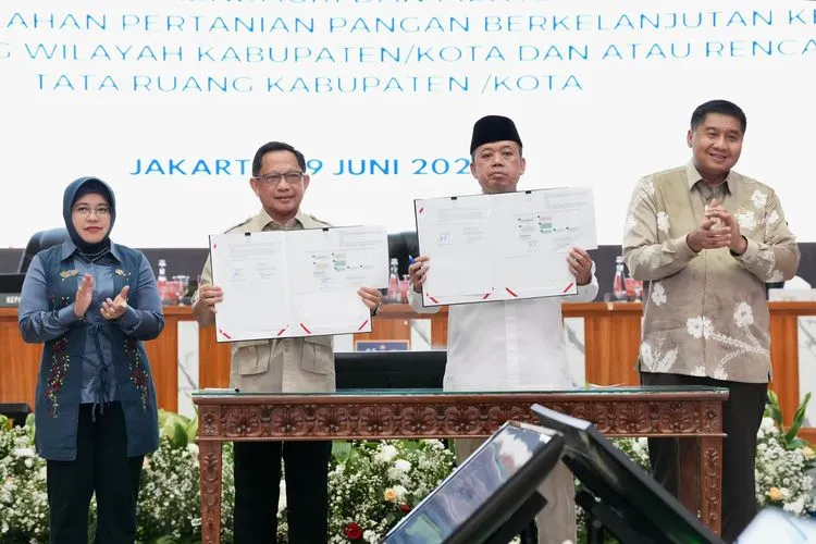 Mendagri dan Menteri ATR/BPN Teken SEB Integrasi LP2B ke Tata Ruang Daerah