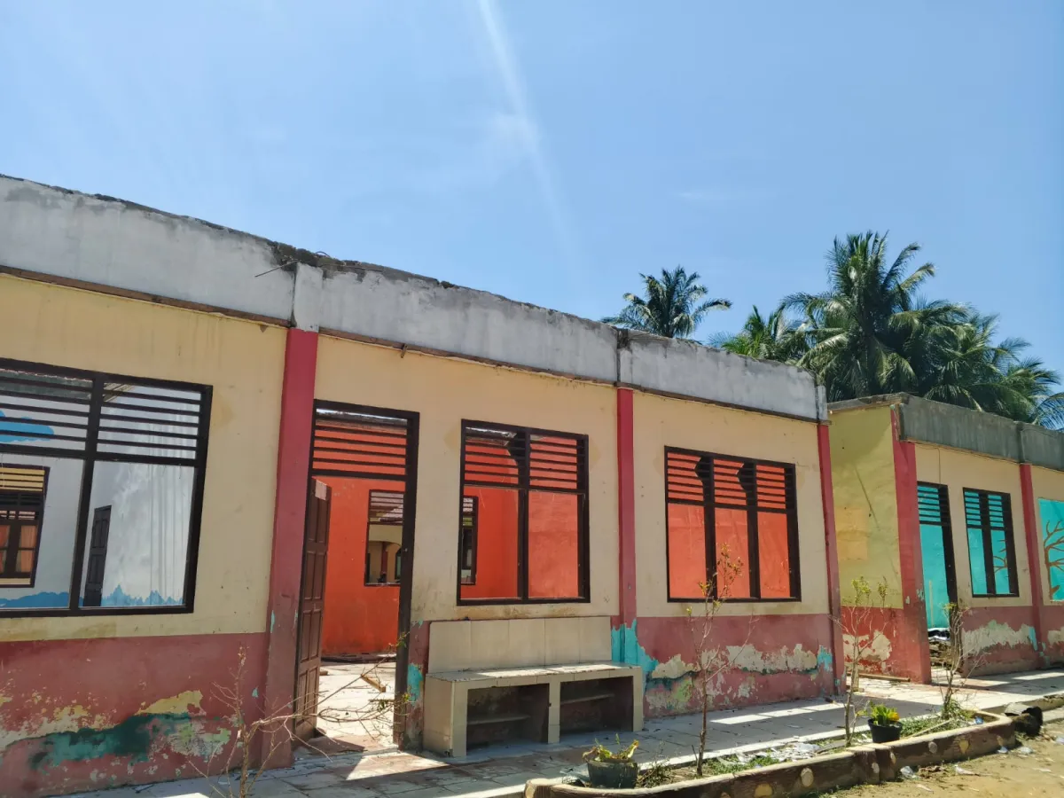 Rehabilitasi Enam Ruang Kelas SDN 2 Idi Dipertanyakan Warga karena Tak Ada Papan Informasi Proyek
