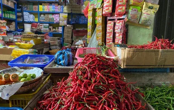 Harga Cabai, Tomat, dan Bawang Merah di Pasar Induk Sabang Turun