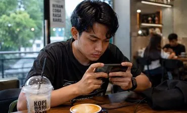 Mengapa Banyak Orang Sulit Duduk Tenang Tanpa Gadget