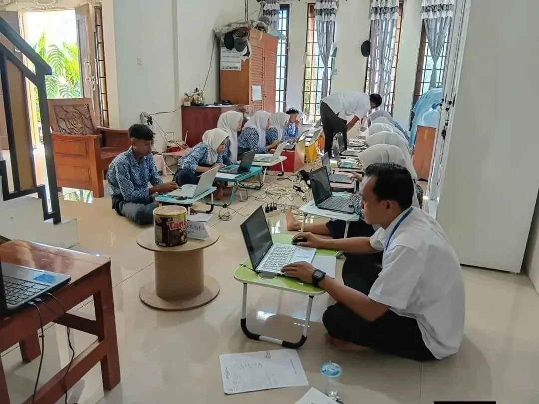 Pemkot Bima Siapkan Internet Satelit Starlink untuk SMPN 12 di Lelamase