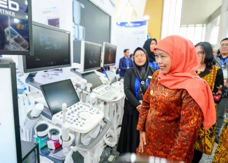 Khofifah Minta Rumah Sakit di Jawa Timur Adaptif terhadap AI dan Teknologi Kesehatan
