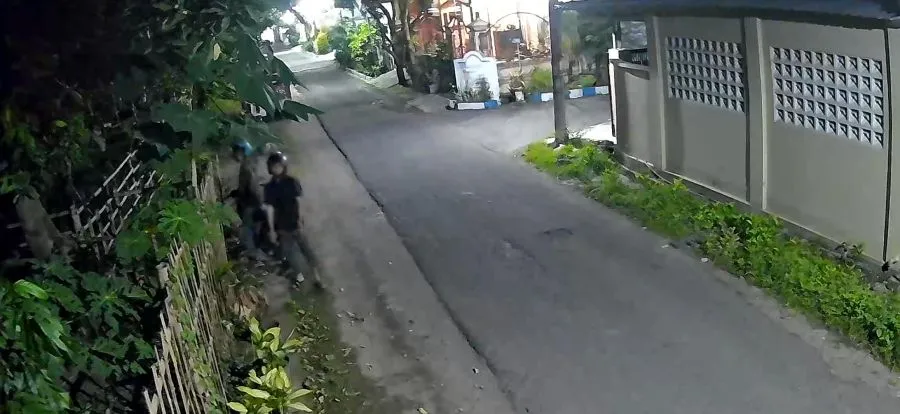Motor Honda Scoopy Hilang di Studio Musik Sooko Mojokerto, Aksi Dua Pelaku Terekam CCTV