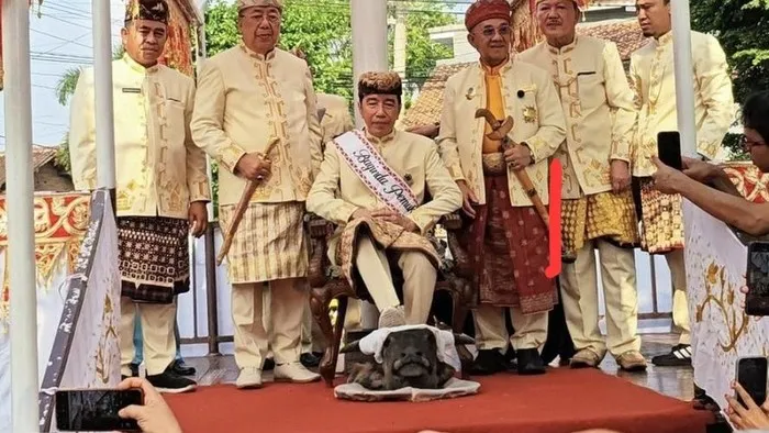 PDIP Sindir Prosesi Adat Jokowi di Lampung, Polemik Simbolik Memanas