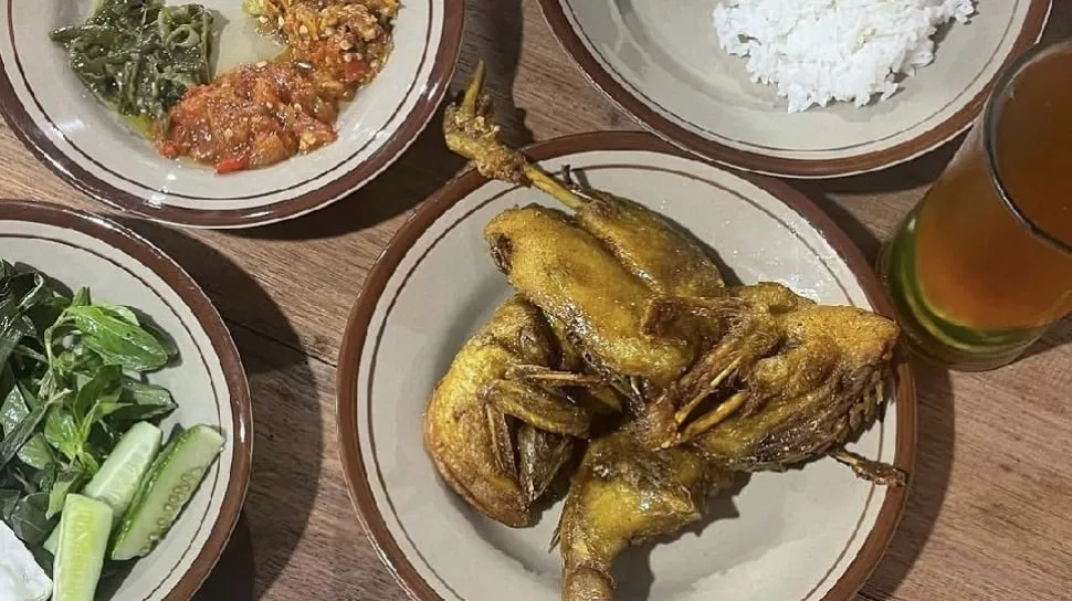 Bebek & Ayam Kampung Mas Budi Bagikan 100 Helm Eksklusif untuk Mitra Grab di Semarang