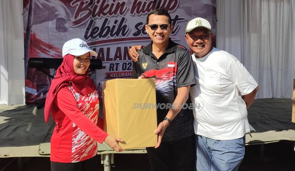 Jalan Sehat Warnai HUT ke-81 RI di Sindurjan, Warga Perkuat Silaturahmi dan Kenalkan UMKM Lokal