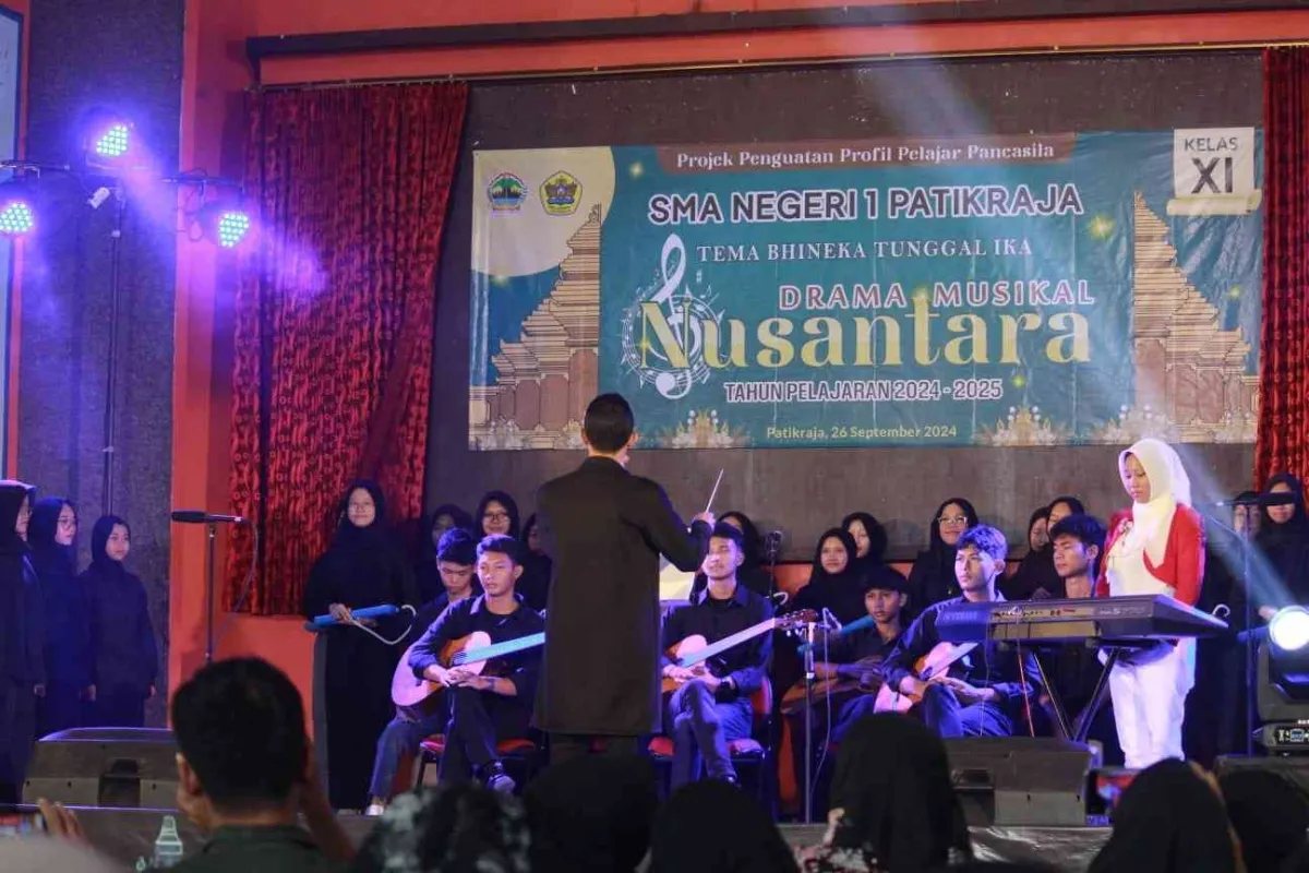 Komunitas Musik SMA N 1 Patikraja Gelar Konser Kolaborasi Bertema The Best of Dewa 19