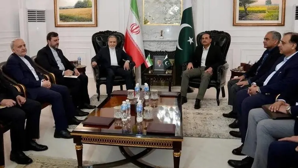 Menlu Iran Temui Panglima Militer Pakistan di Islamabad, Bahas Peluang Dialog Teheran–Washington