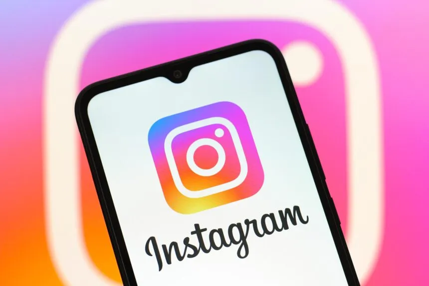 Instagram Rilis Fitur dan Aplikasi Baru “Instants” untuk Berbagi Foto Sementara