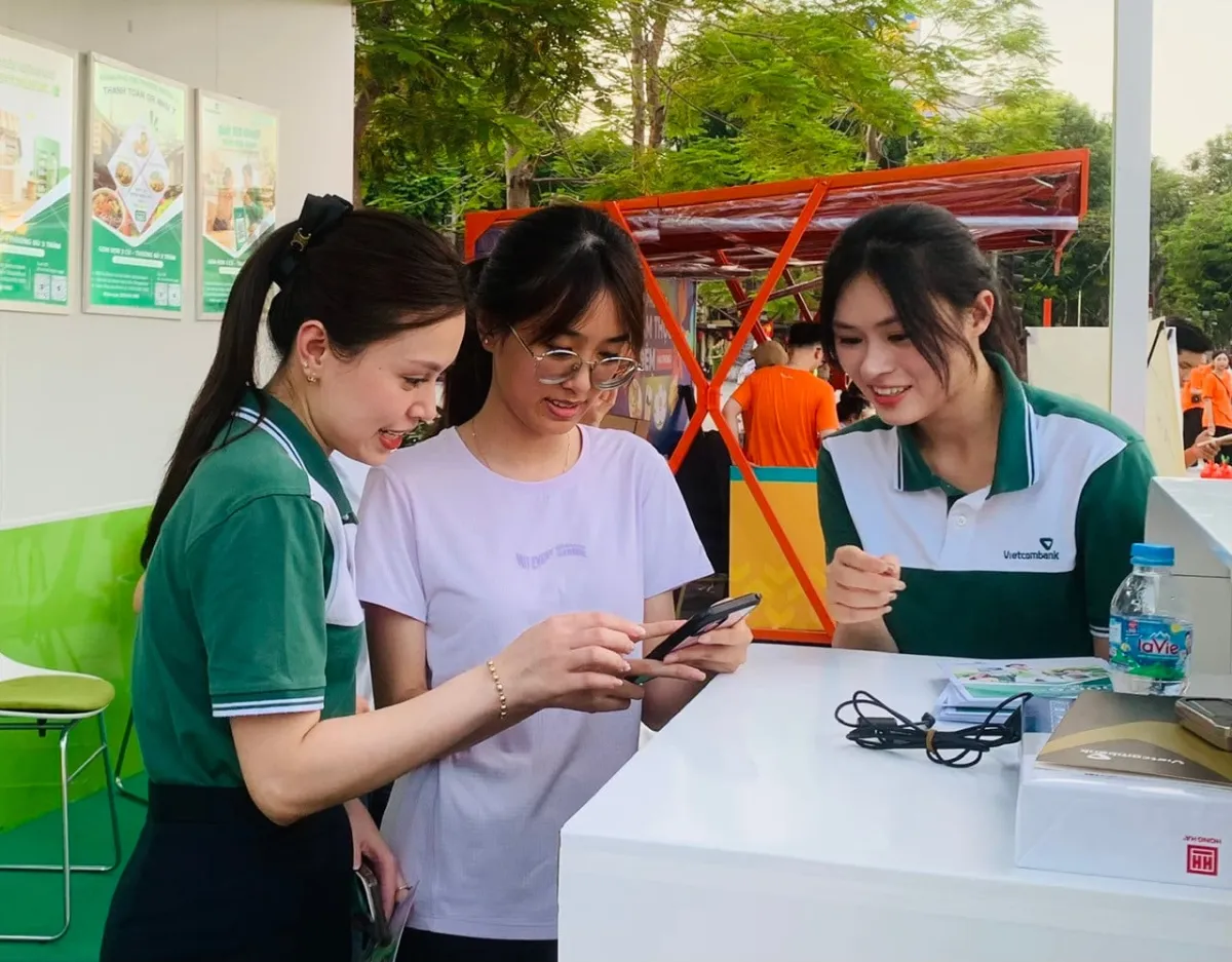 Pembayaran QR hingga Peta Makanan Digital, Hai Phong Dorong Transformasi Kuliner Malam