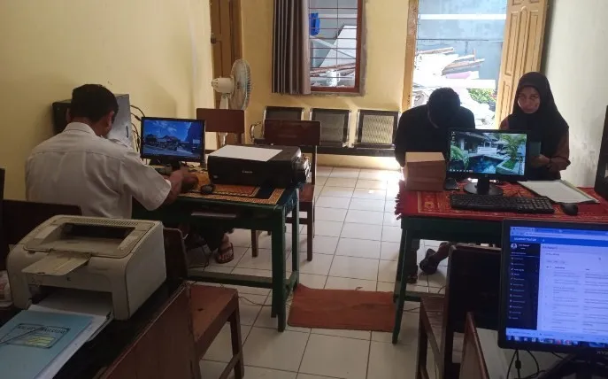 KUA Wangon Menata Ulang Ruang Kerja Sementara Jelang Rehabilitasi Gedung