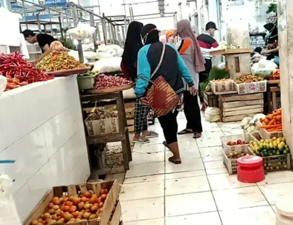Harga Sembako di Pasar Tradisional Lamongan Masih Tinggi, Pedagang Duga Ada Aksi Borong untuk Dapur MBG