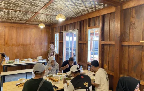 Warung Lempah Kuning “Daun Simpur” di Pangkalpinang Diapresiasi Pemkot karena Serap Tenaga Kerja Lokal
