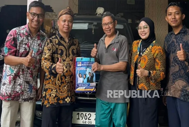 NSC UNM Bidik Digitalisasi Bisnis Ikan Hias di Bekasi