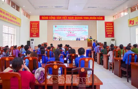 Pemuda di Ca Mau Luncurkan Kampanye Sukarelawan Musim Panas 2026 dan Gaungkan Penolakan terhadap Penangkapan Ikan IUU