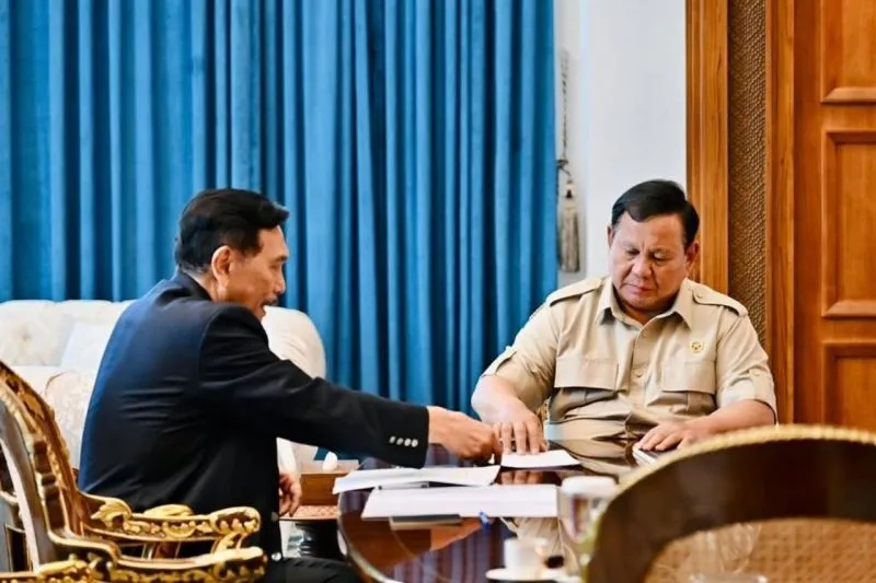 Prabowo Bertemu Luhut di Istana, Bahas Ketahanan Ekonomi dan Digitalisasi Bansos