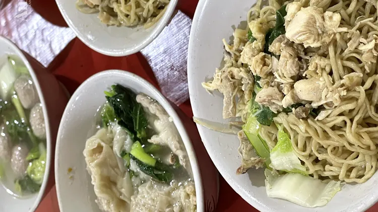 Jalan Sabang, Ikon Kuliner Malam Jakarta: Dari Bakmi hingga Soto Ranjau