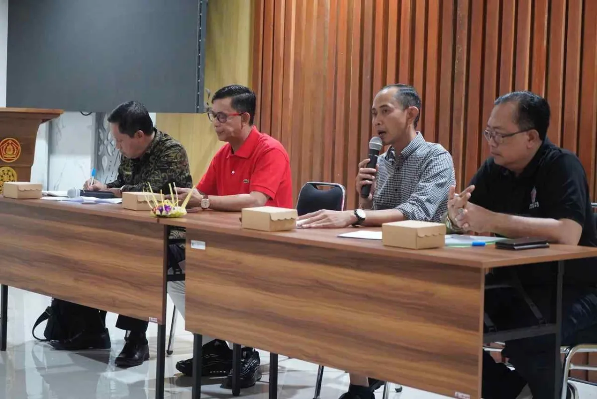 Pemkab Klungkung Siapkan Penertiban Kabel Fiber Optik Semrawut, Bupati Peringatkan Provider