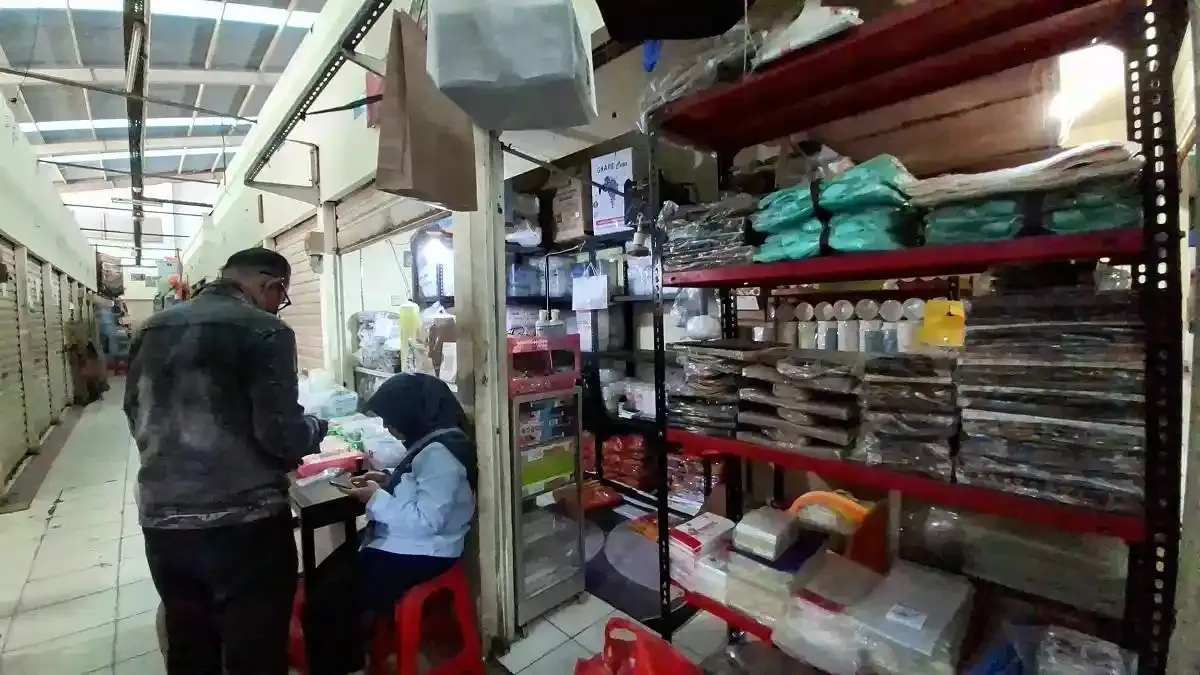 Harga Plastik Naik, Guru Besar UI: Konflik Global dan Kenaikan Minyak Picu Kelangkaan Bahan Baku