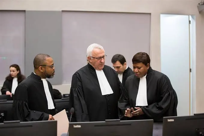 Tiga Hakim ICC Gugat Sanksi AS Era Trump yang Membekukan Akses Keuangan dan Layanan Dasar