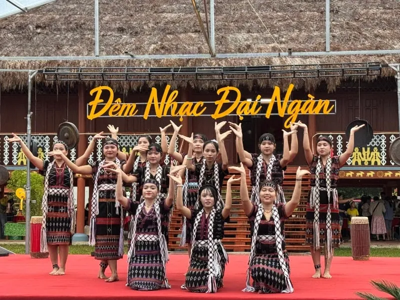 Pasar Dataran Tinggi Khe Tre Tampilkan Budaya Cơ Tu, Kuliner Lokal, dan Produk Unggulan