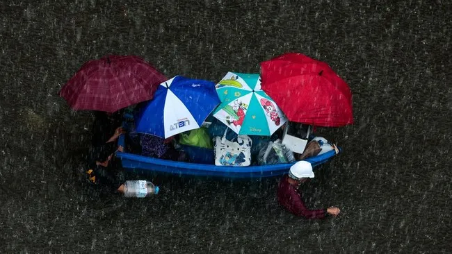 Bangkok Dikepung Banjir: Ketika 300 Milimeter Hujan Menguji Kota, Warga, dan Masa Depan Perkotaan Asia Tenggara