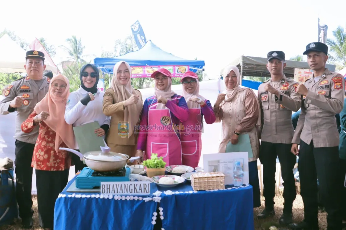 Hari Ketiga Festival Teluk Stabas VI: Lomba Makanan Tradisional Angkat Olahan Ikan Tuhuk