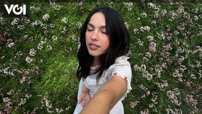Olivia Rodrigo Ungkap Rasa Haru dalam Surat untuk Robert Smith soal Kolaborasi Impian