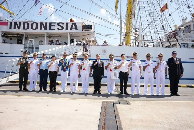 KRI Bima Suci Sandar di Changi Naval Base Singapura dalam Misi Muhibah Diplomasi Taruna AAL