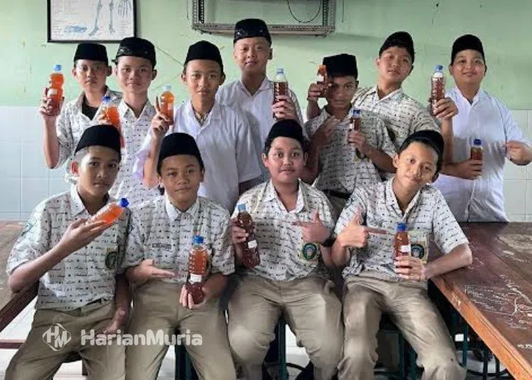 Siswa MTs NU TBS Kudus Kembangkan Sabun Cuci Ramah Lingkungan dari Sampah Organik Program MBG