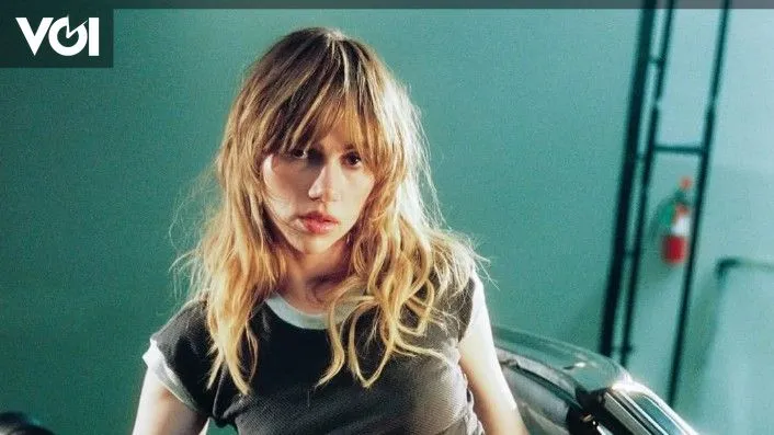 Suki Waterhouse Mengaku Lebih Bebas Berkarya Setelah Fokus ke Musik