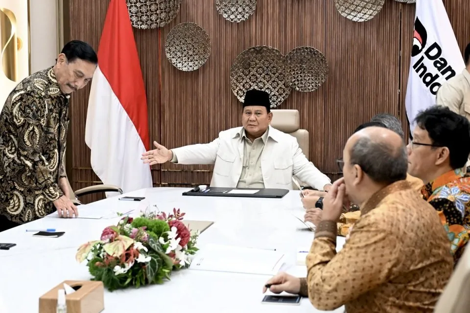 Prabowo Bertemu Luhut di Istana, Bahas Stabilitas Ekonomi dan Strategi Hadapi Dinamika Global