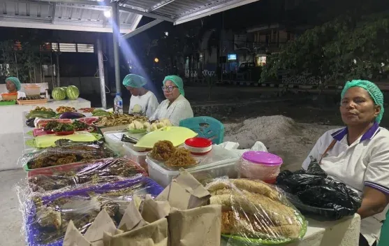 Pemkab Maluku Tenggara Resmikan Pasar Malam Teras Dekranasda Toma Kuliner Evav di Ohoijang
