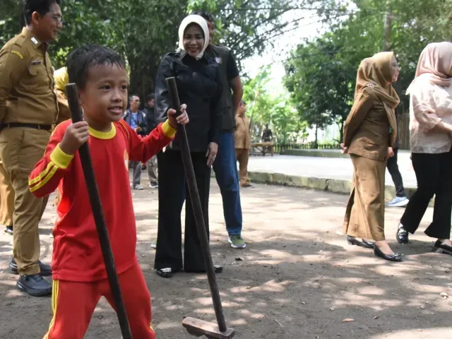 Wabup Sidoarjo Tinjau Kampung Lali Gadget pada Hardiknas, Dorong Pembelajaran Luar Kelas Berbasis Kearifan Lokal