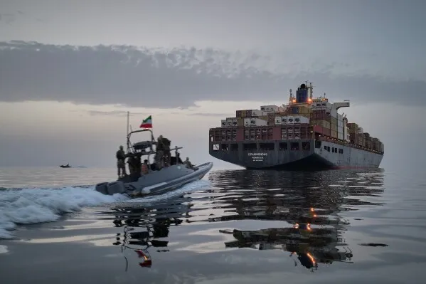 Krisis Selat Hormuz Dinilai Ubah Pasar Energi Global, AS dan China Berebut Pengaruh Energi Masa Depan
