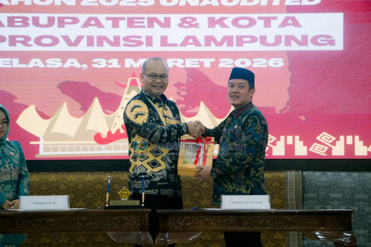 Bupati Pesisir Barat Serahkan LKPD Unaudited 2025 ke BPK Lampung