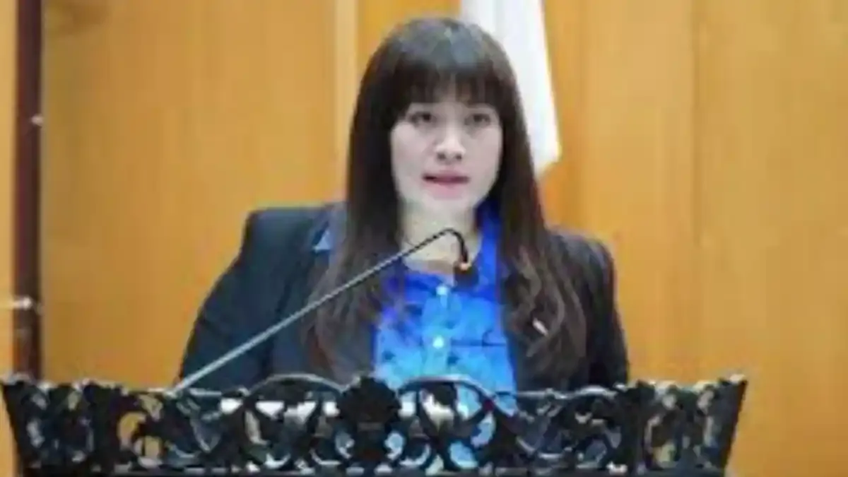 Herlina Harsono Njoto Raih Doktor Psikologi Unair, Teliti Faktor Pembentuk Loyalitas Kader Partai