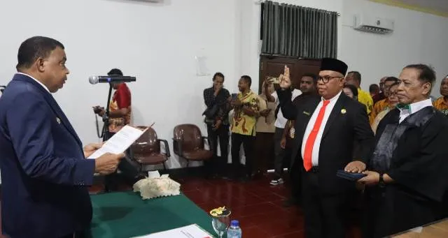 Bupati Kepulauan Yapen Lantik Cyfrianus Y. Mambay sebagai Pj Sekda, Tekankan Transparansi Dana Kampung dan Pelayanan Publik
