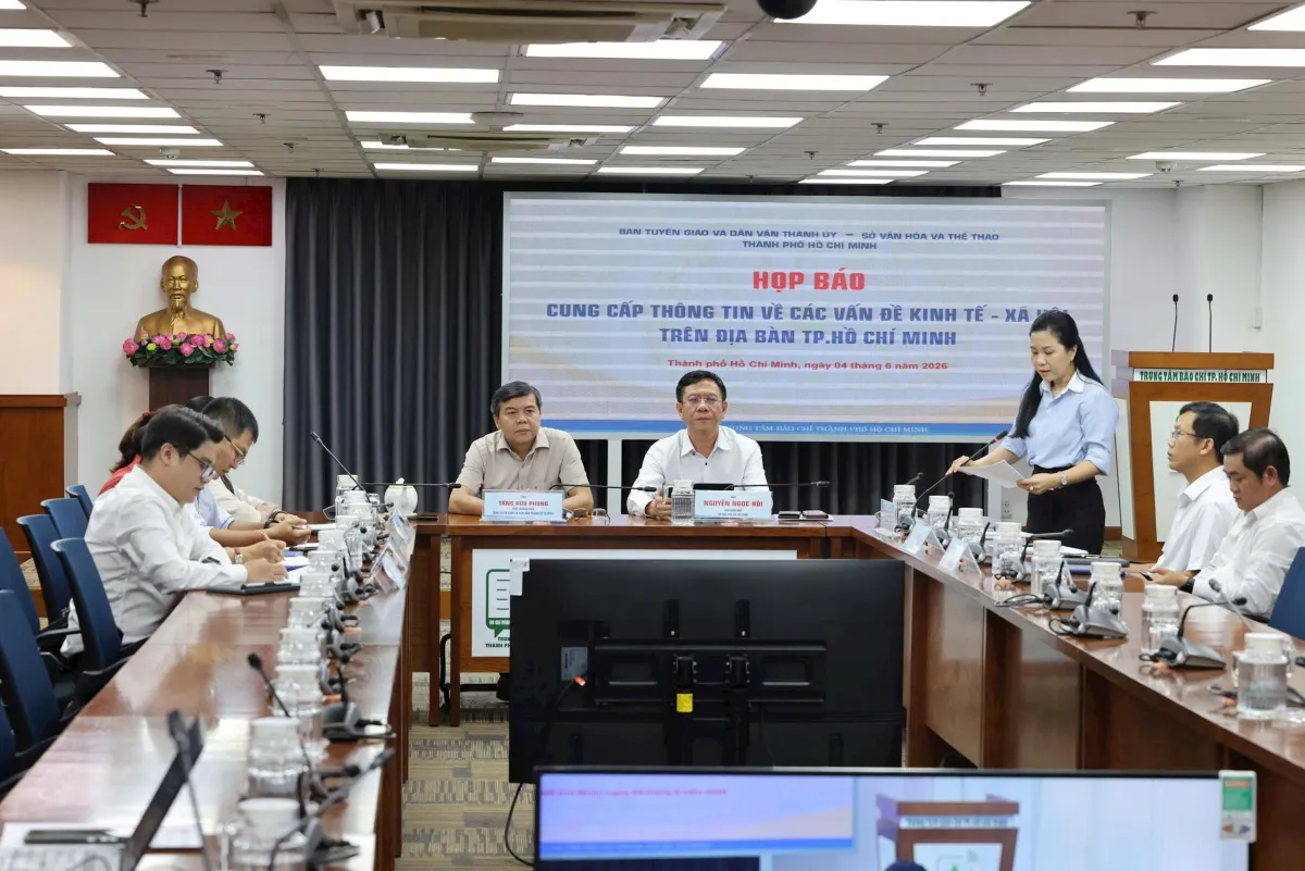 Ho Chi Minh Perkuat Relawan Transformasi Digital, Perumahan Sosial, dan Pengawasan Tambang Pasir