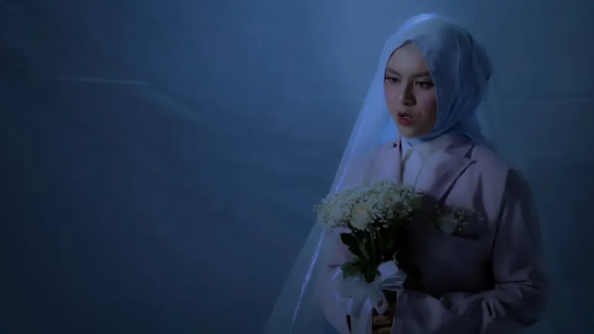 Nakeisha Syifa Rilis Single Kedua "Setengah Hadir" dengan Lirik Emosional