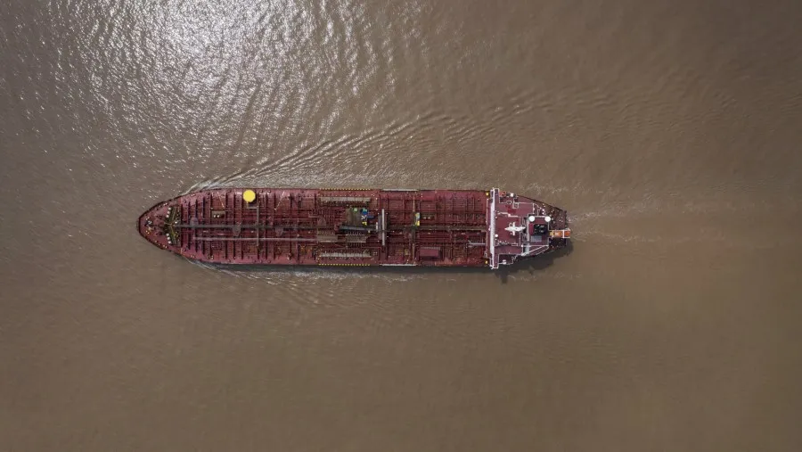 UE Perluas Sanksi Energi Rusia, Pelindo Bantah Kelola Pelabuhan Penanganan Tanker Minyak di Karimun
