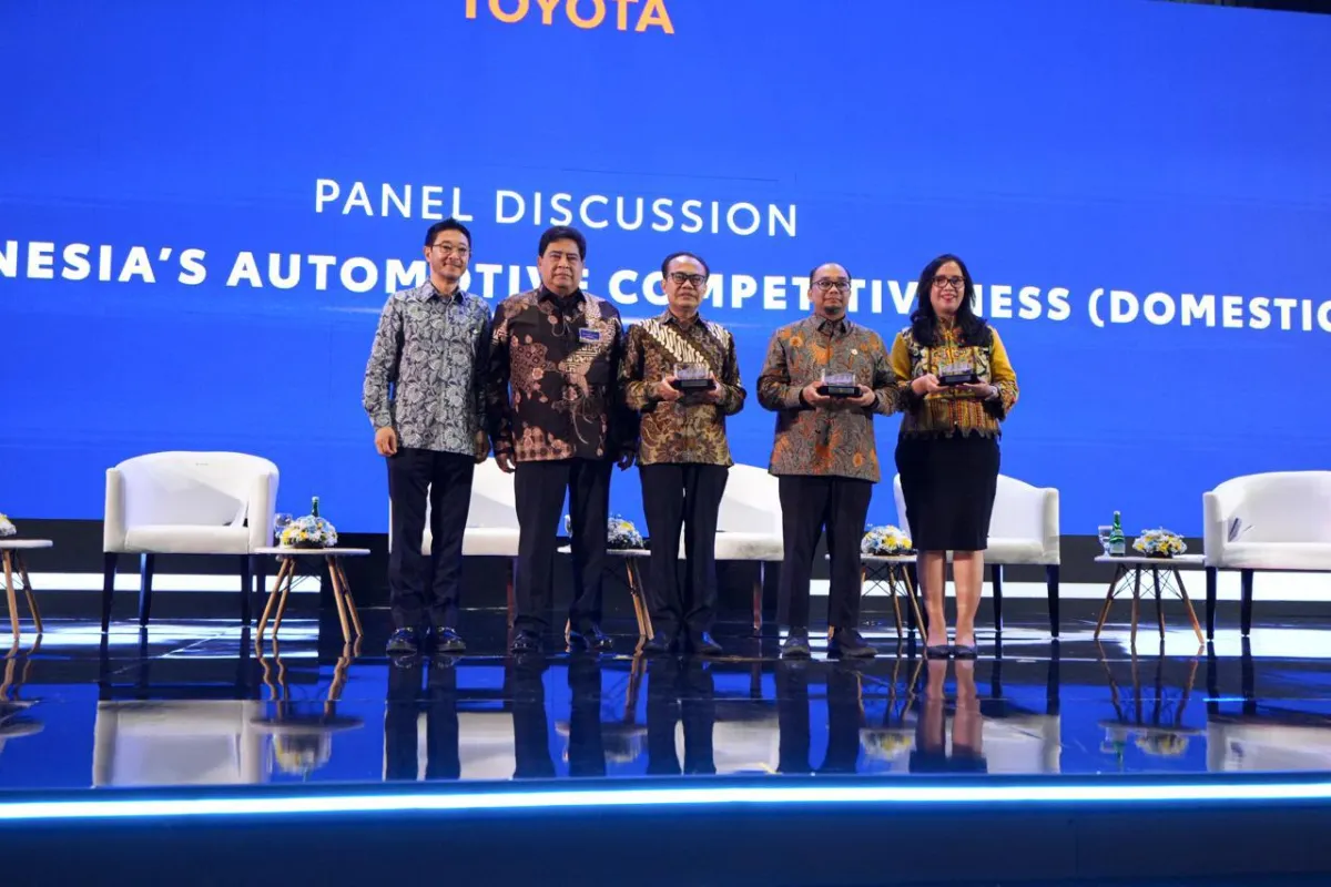 Airlangga Dorong Penguatan Industri Otomotif Nasional lewat Pengembangan Ekosistem Kendaraan Listrik