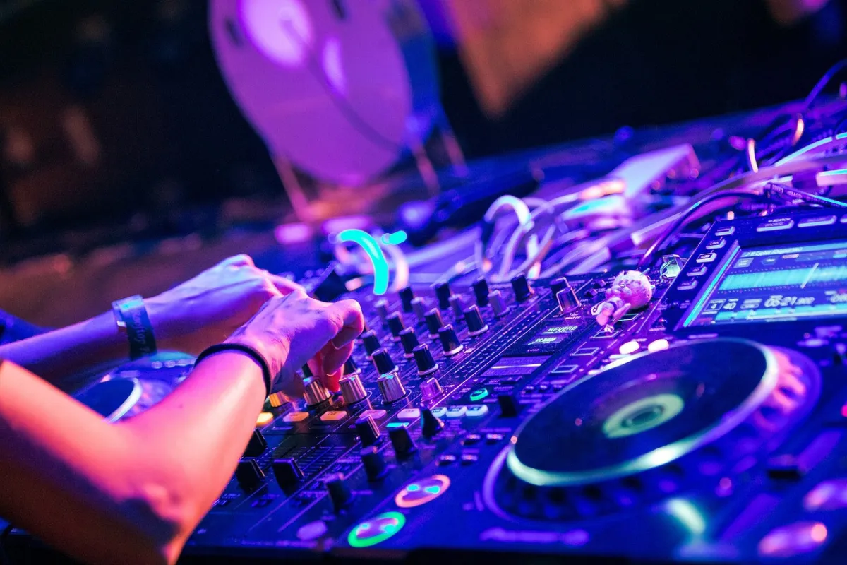 Fête de la Musique 2026: Breakbot & Irfane Dijadwalkan Tampil di Rue du Nil, Paris