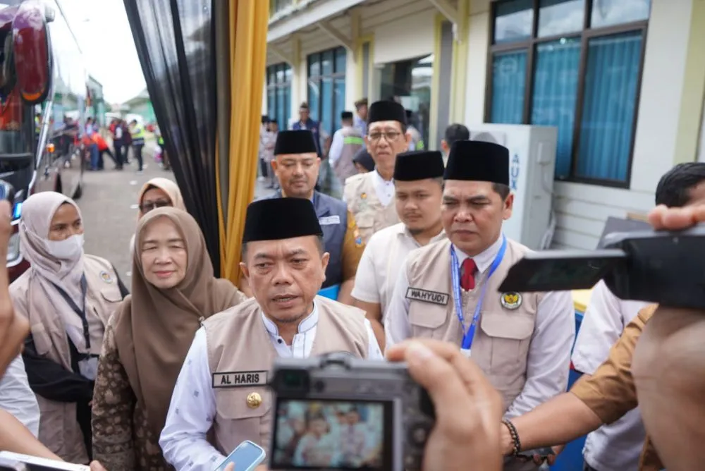 Gubernur Jambi Lepas 442 Jemaah Haji Kloter BTH 19, Minta Kurangi Penggunaan Gadget dan Fokus Ibadah