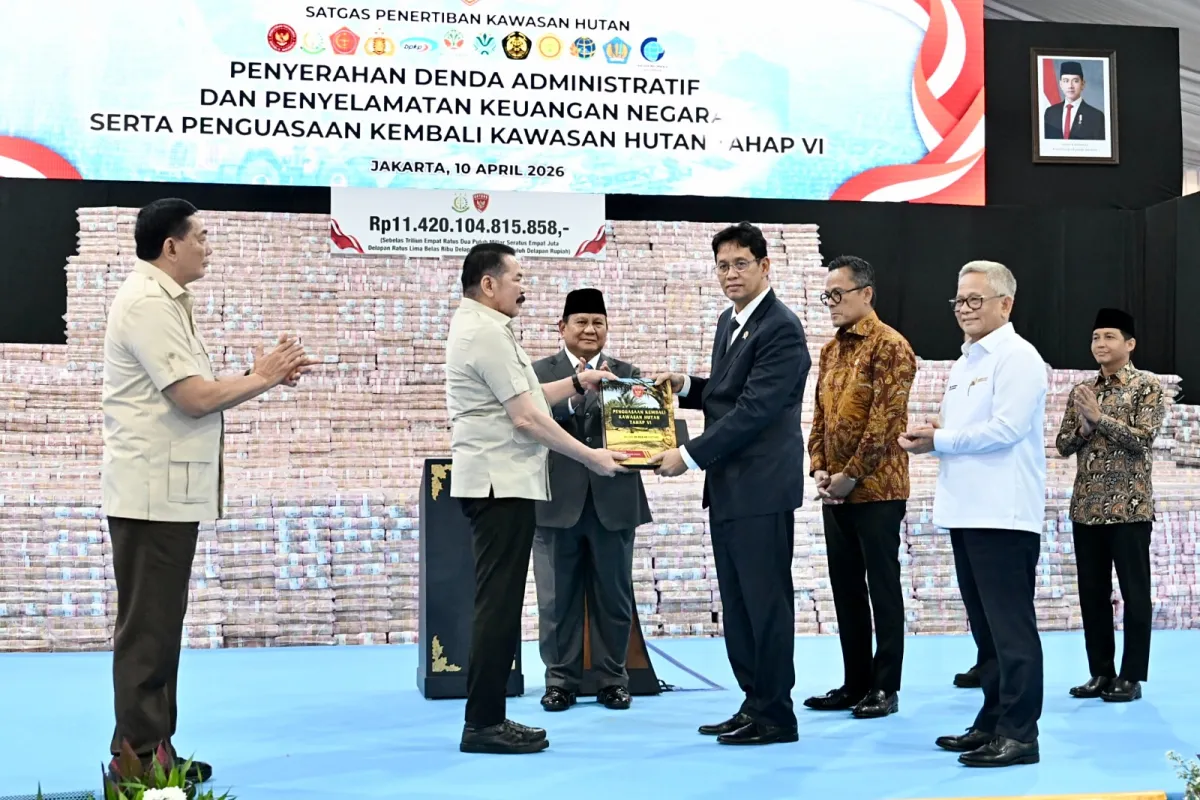 Menhan Hadiri Penyerahan Denda Administratif dan Penyelamatan Keuangan Negara oleh Satgas PKH