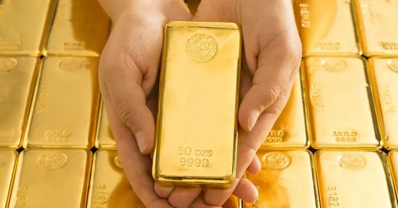 Harga Emas Dunia Merosot ke Kisaran US$4.500 per Ons, Analis Tetap Proyeksikan Kenaikan Jangka Panjang