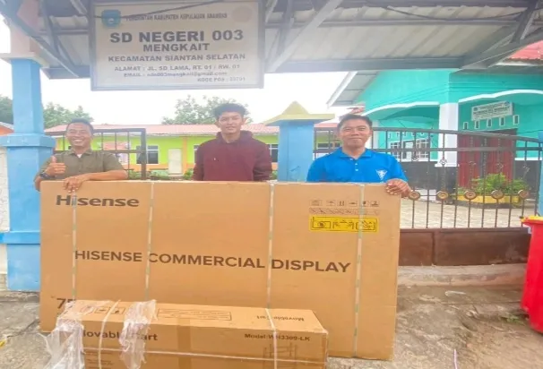 Sekolah di Jawa Barat Terima Bantuan Papan Interaktif Pintar, Kepala SMAN 1 Cibitung: Langsung Tiba Tanpa Pemotongan