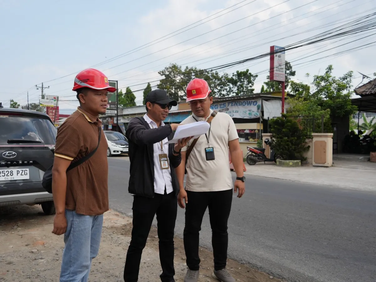 PLN UP3 Klaten dan Dinas PUPR Kolaborasi Penataan Jaringan Listrik di Jalur Cawas–Pedan