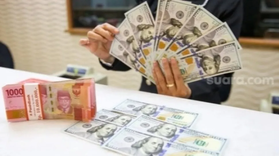 Rupiah Mendekati Rp17.000 per Dolar AS: Dipicu Dolar Menguat, Pemerintah Nilai Fundamental Masih Terjaga