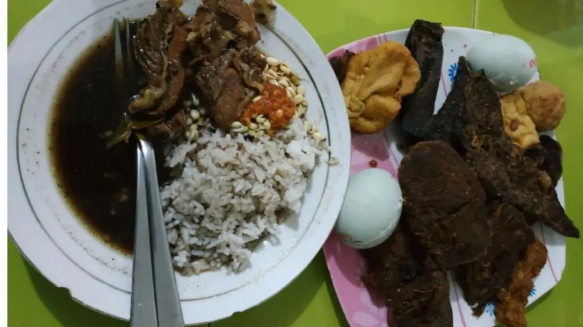 Dua Kuliner Legendaris Surabaya: Rawon Setan Embong Malang dan Sego Sambel Mak Yeye